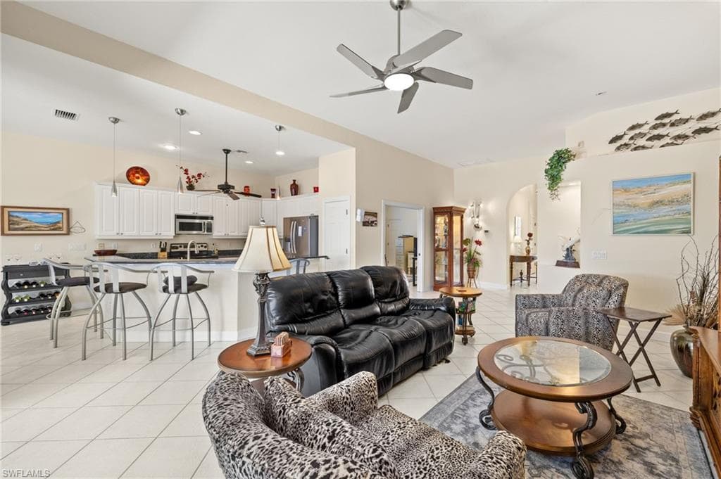 8913 Dartmoor WAY, FORT MYERS FL 33908-3