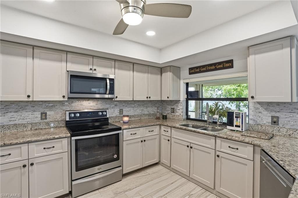 9542 Campbell CIR, NAPLES FL 34109-4