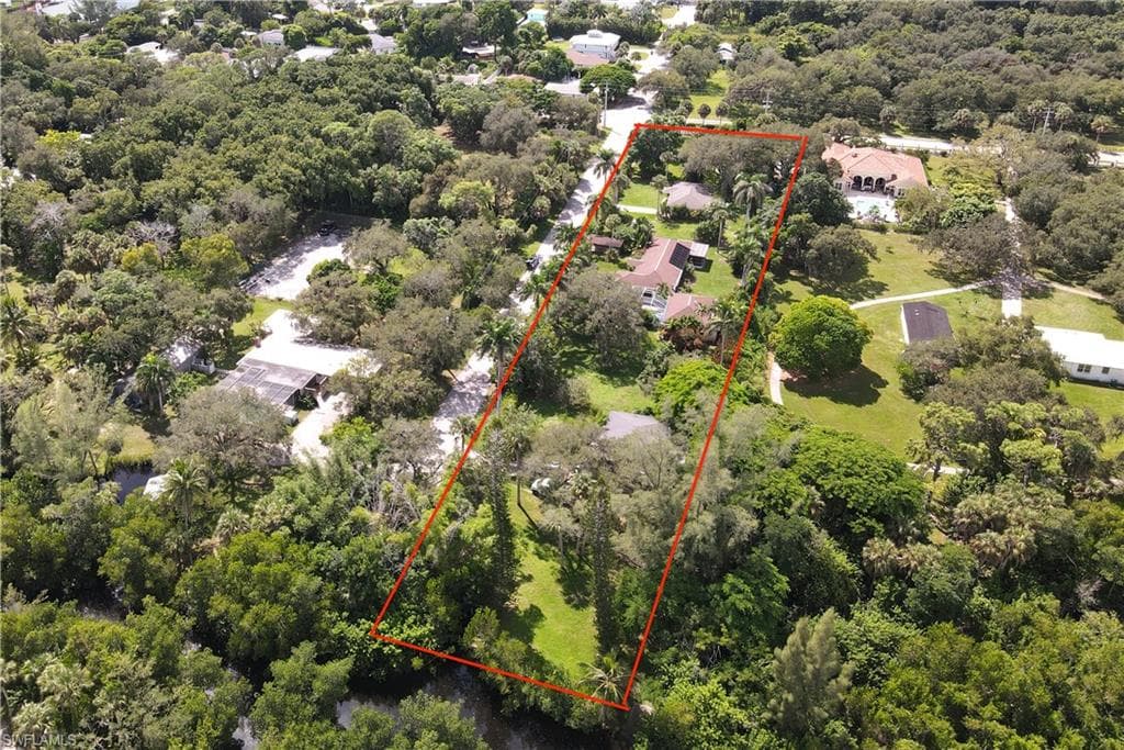 1063 Shadowlawn DR, NAPLES FL 34104-1