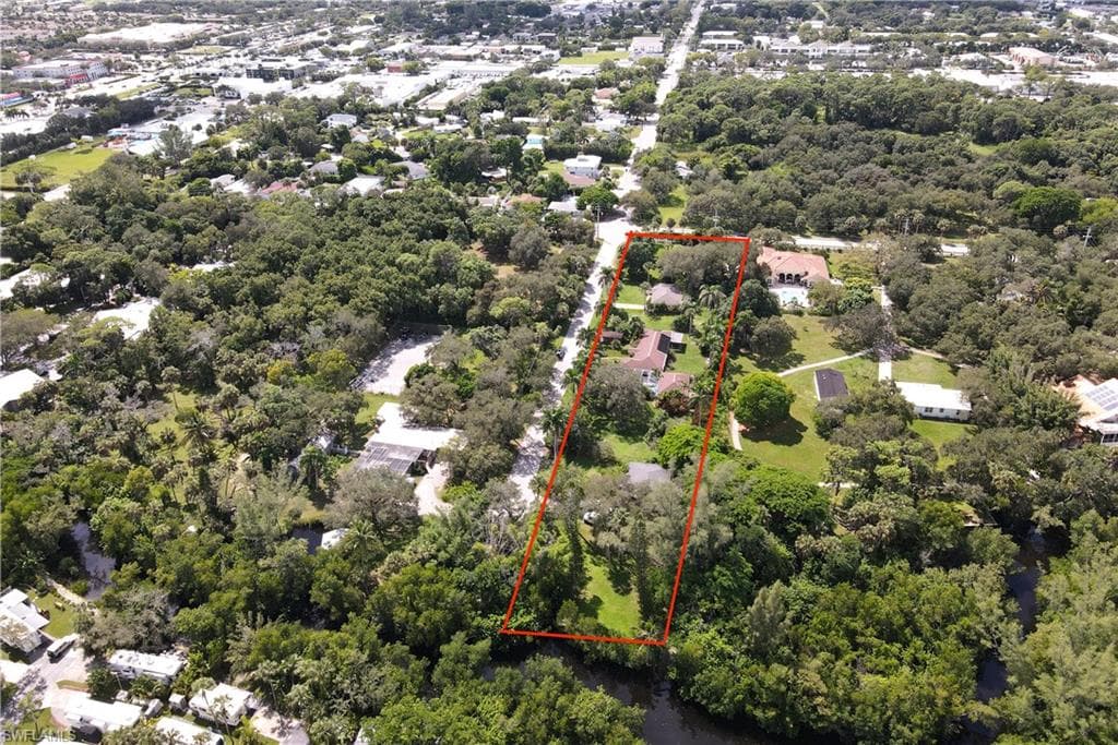 1063 Shadowlawn DR, NAPLES FL 34104-2