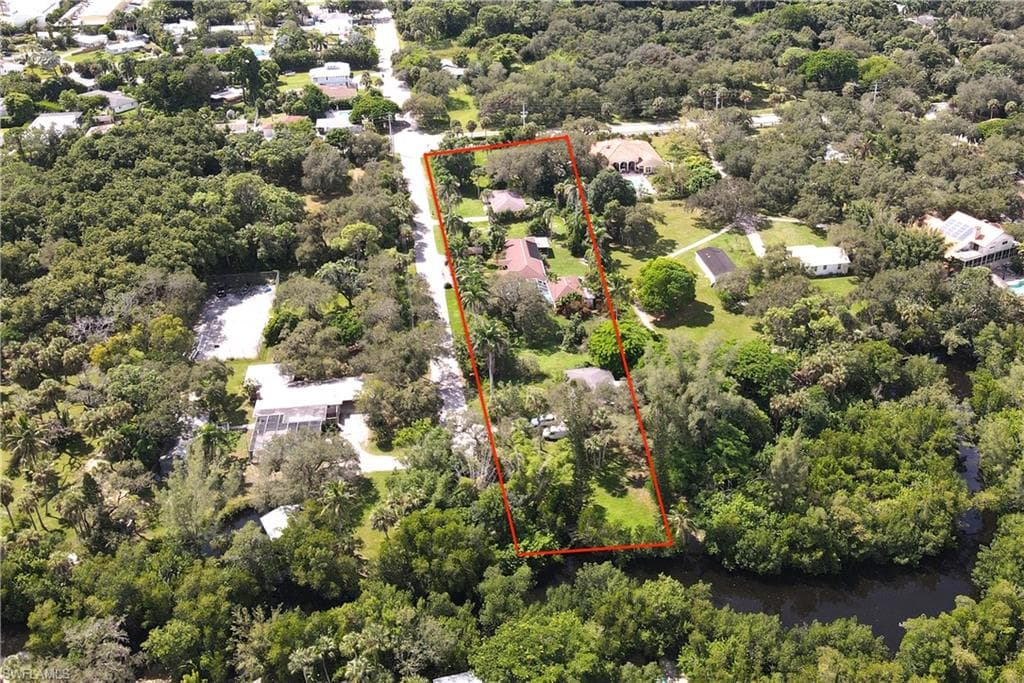 1063 Shadowlawn DR, NAPLES FL 34104-3