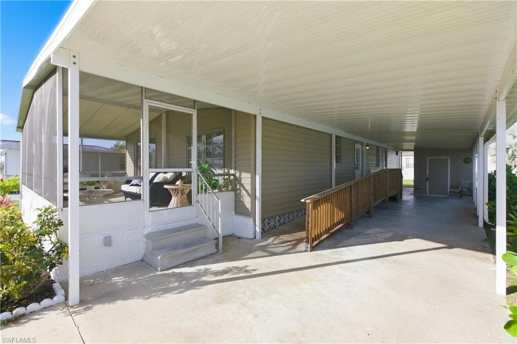 515 Blossom CT, NORTH FORT MYERS FL 33917-5