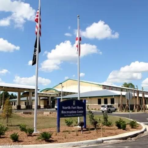 515 Blossom CT, NORTH FORT MYERS FL 33917-35