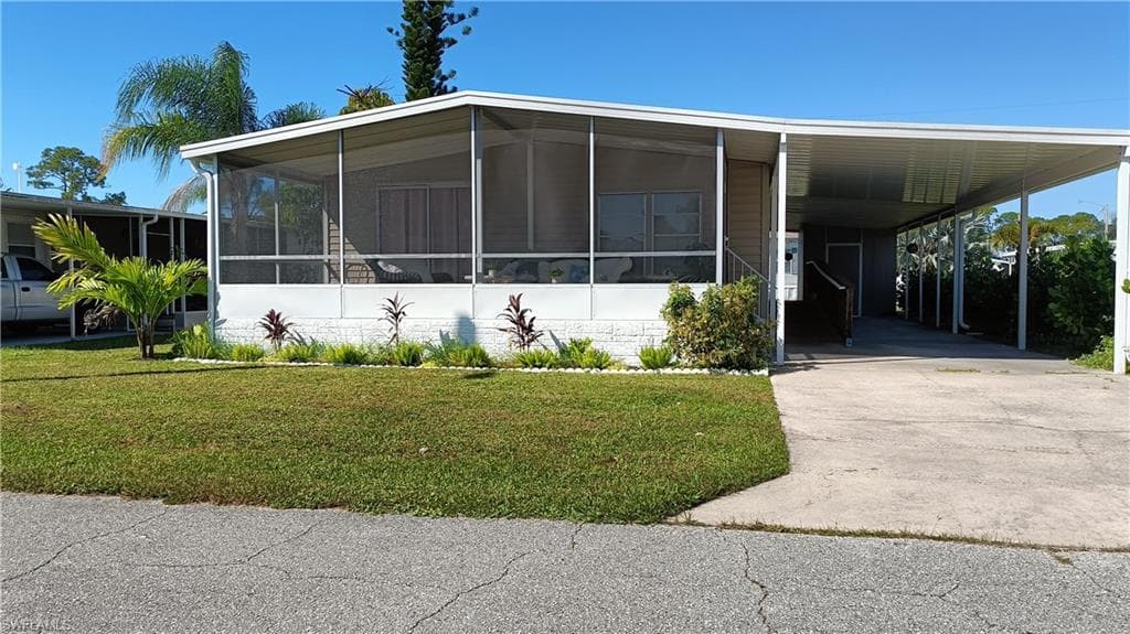 515 Blossom CT, NORTH FORT MYERS FL 33917-27