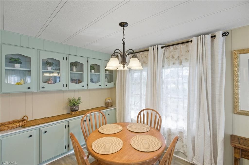 515 Blossom CT, NORTH FORT MYERS FL 33917-8