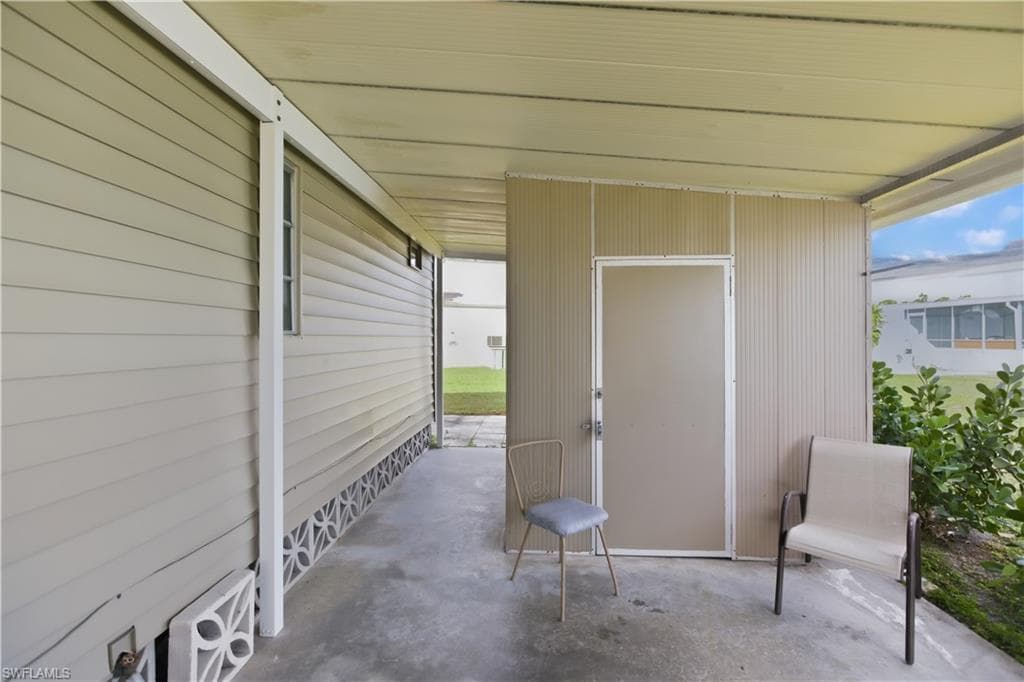 515 Blossom CT, NORTH FORT MYERS FL 33917-29