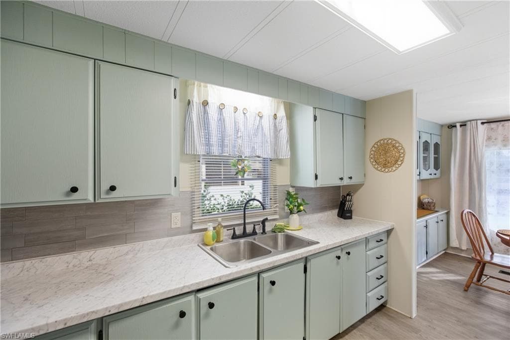 515 Blossom CT, NORTH FORT MYERS FL 33917-7