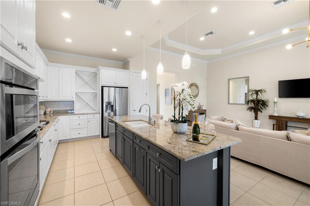 10137 Florence CIR, NAPLES FL 34119-8