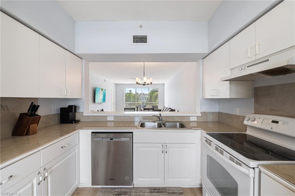 3250 Cypress Glen WAY # 413, NAPLES FL 34109-1