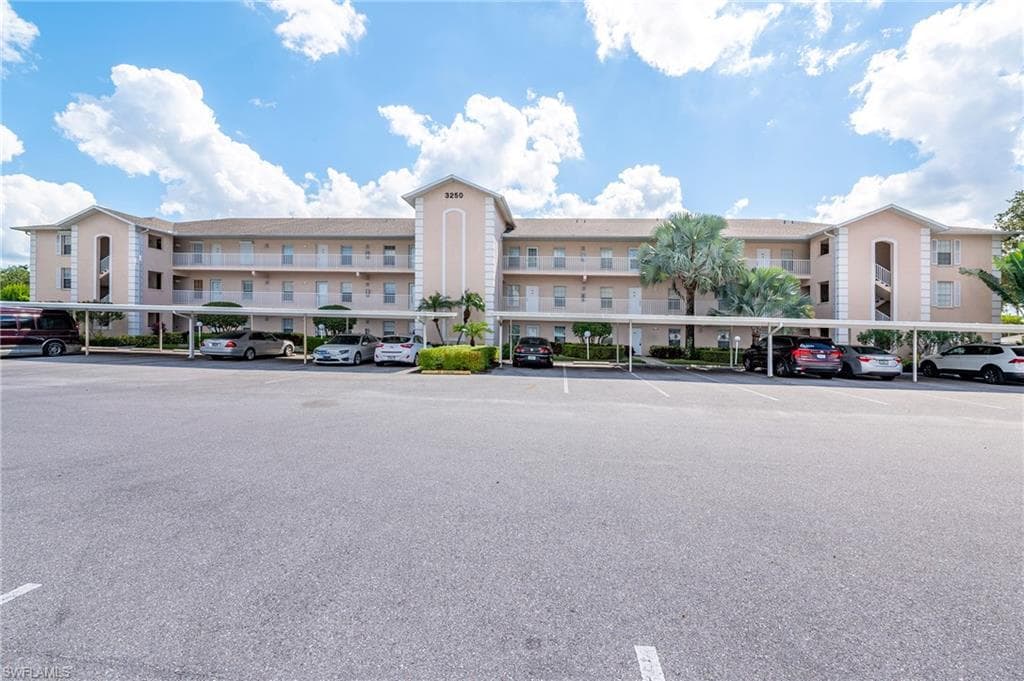 3250 Cypress Glen WAY # 413, NAPLES FL 34109-21