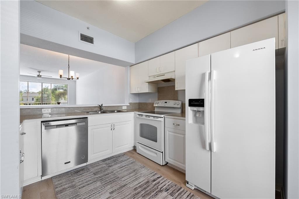 3250 Cypress Glen WAY # 413, NAPLES FL 34109-2