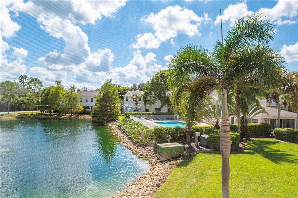 3250 Cypress Glen WAY # 413, NAPLES FL 34109-10