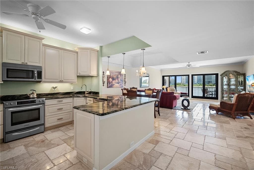 523 La Peninsula BLVD # 523, NAPLES FL 34113-2