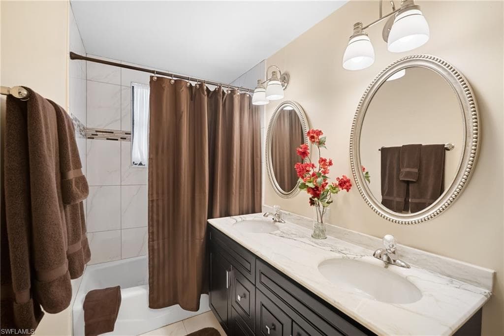 523 La Peninsula BLVD # 523, NAPLES FL 34113-18