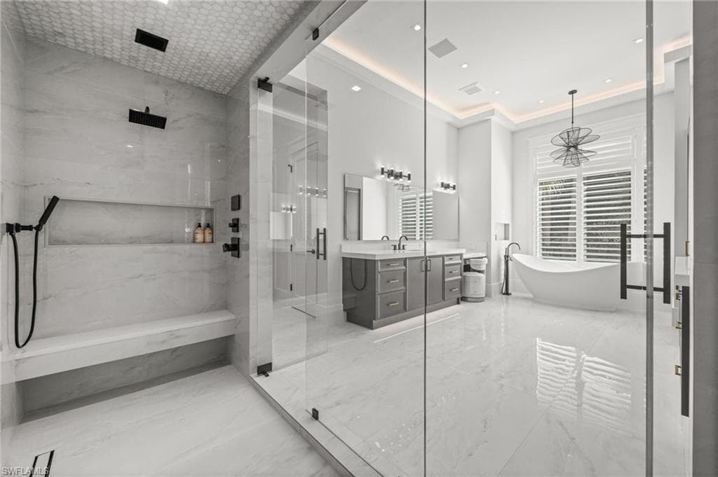 2191 Coach House LN, NAPLES FL 34105-24