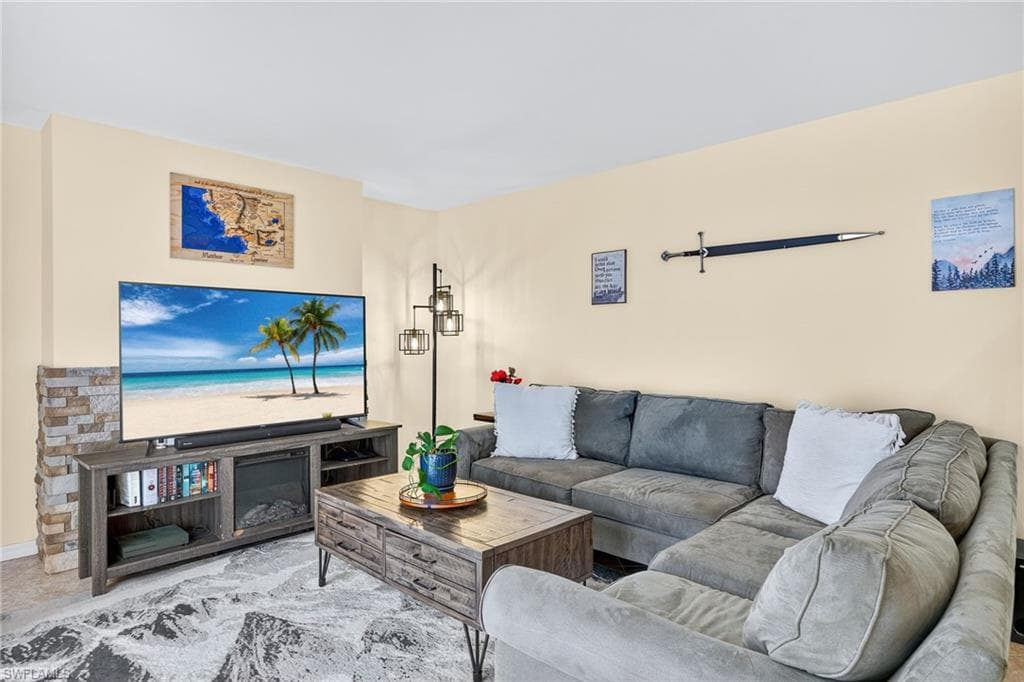 1544 Park Meadows DR # 4, FORT MYERS FL 33907-5