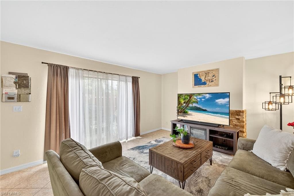 1544 Park Meadows DR # 4, FORT MYERS FL 33907-4