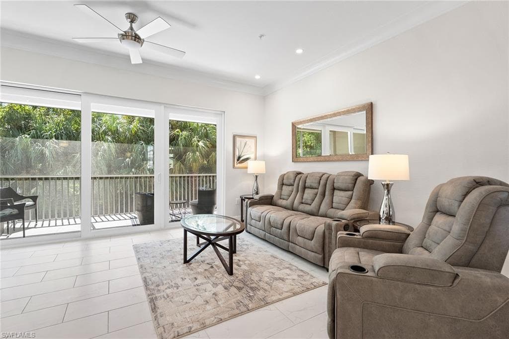 238 Indies DR E # 201, NAPLES FL 34114-1