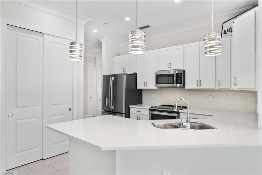238 Indies DR E # 201, NAPLES FL 34114-5