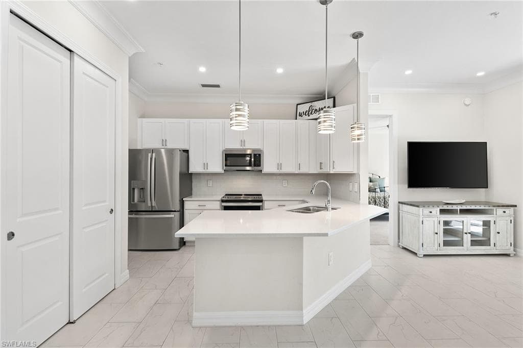 238 Indies DR E # 201, NAPLES FL 34114-6