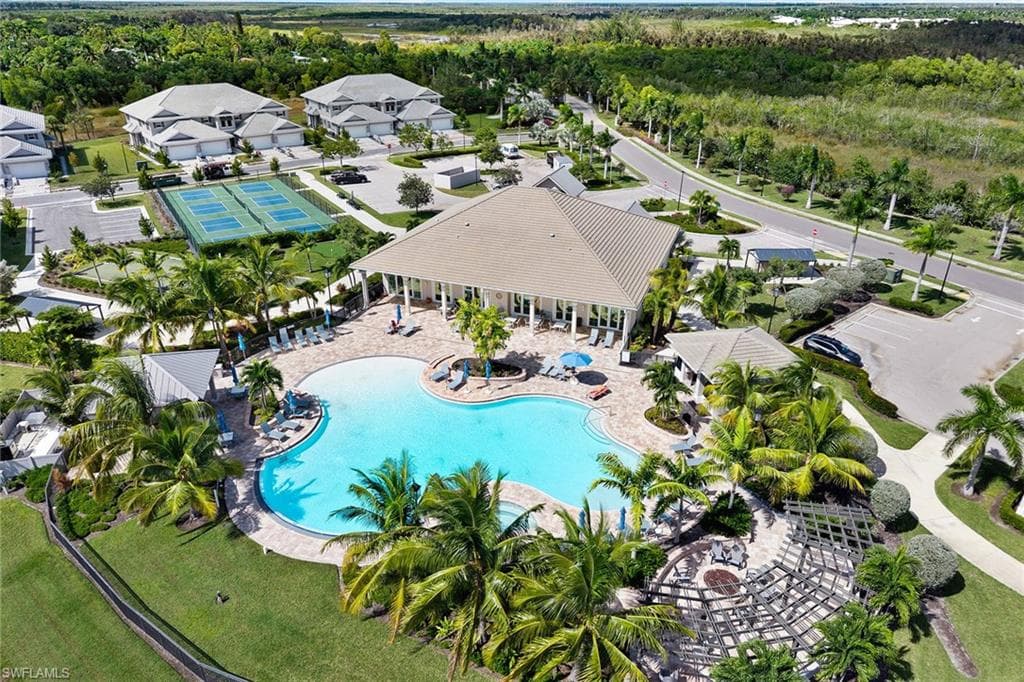 238 Indies DR E # 201, NAPLES FL 34114-31