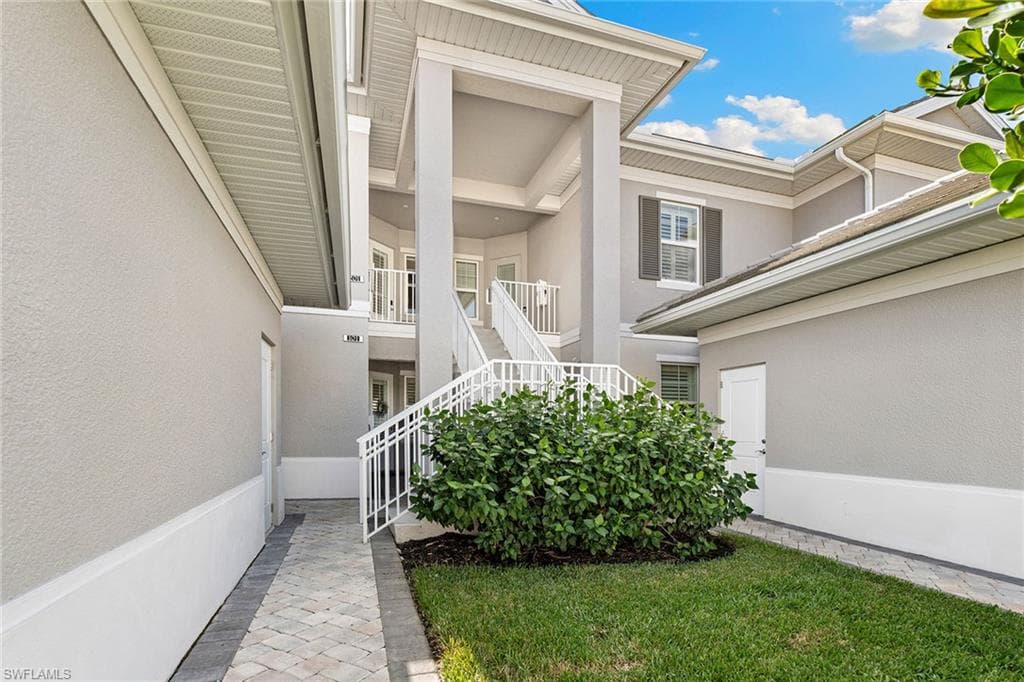 238 Indies DR E # 201, NAPLES FL 34114-23