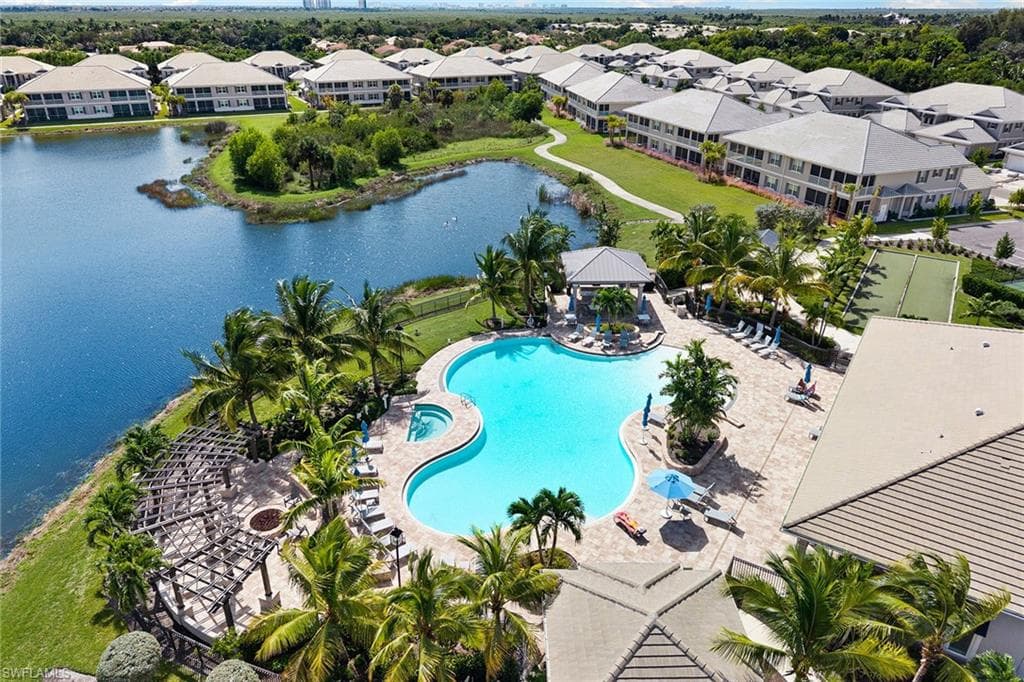 238 Indies DR E # 201, NAPLES FL 34114-32