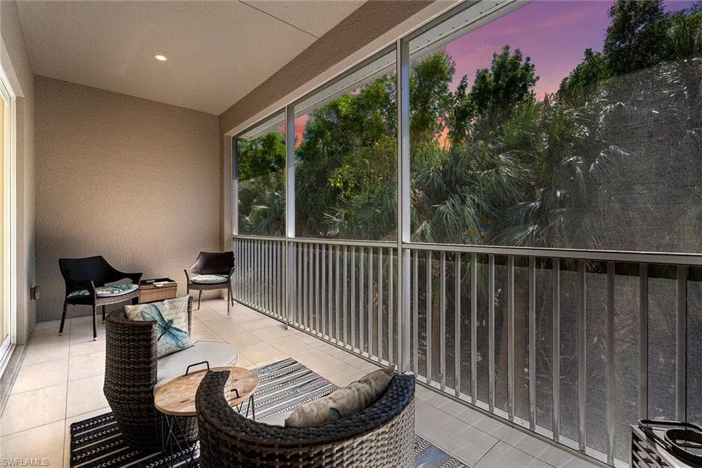 238 Indies DR E # 201, NAPLES FL 34114-18