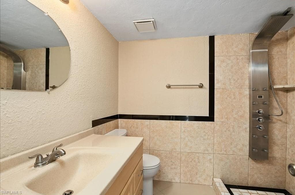 4300 Gulfstream DR # 1B, NAPLES FL 34112-8