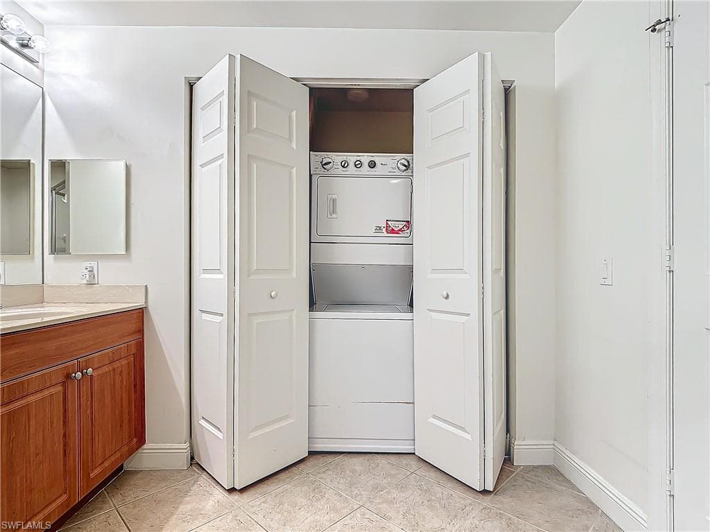 2745 1st ST # 111, FORT MYERS FL 33916-27