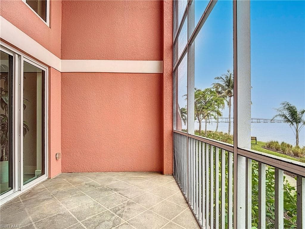 2745 1st ST # 111, FORT MYERS FL 33916-19
