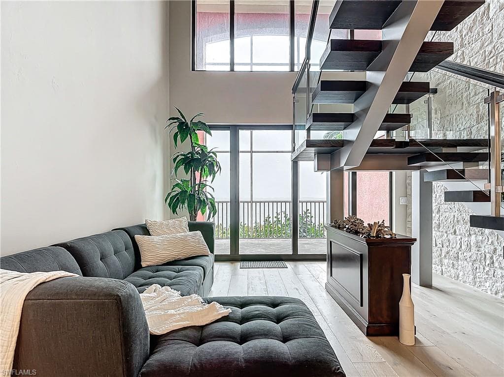 2745 1st ST # 111, FORT MYERS FL 33916-9