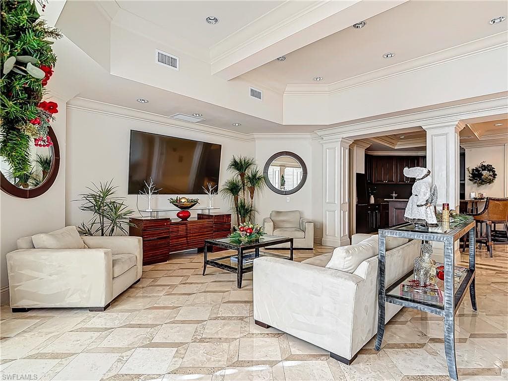 2745 1st ST # 111, FORT MYERS FL 33916-40