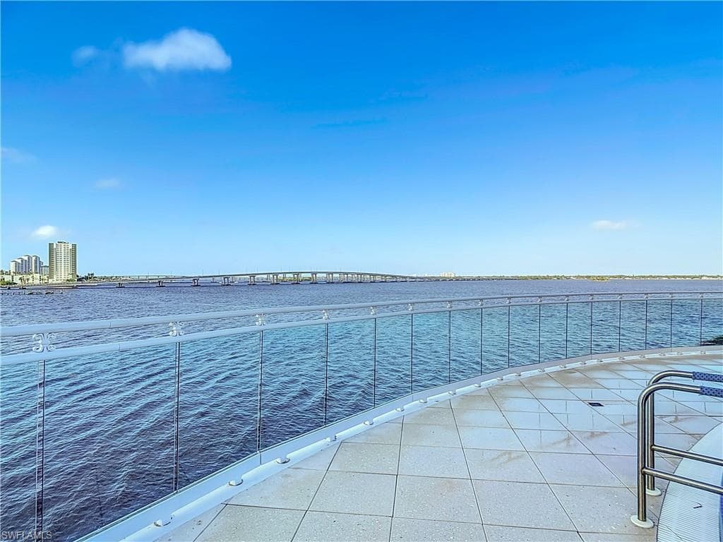 2745 1st ST # 111, FORT MYERS FL 33916-39