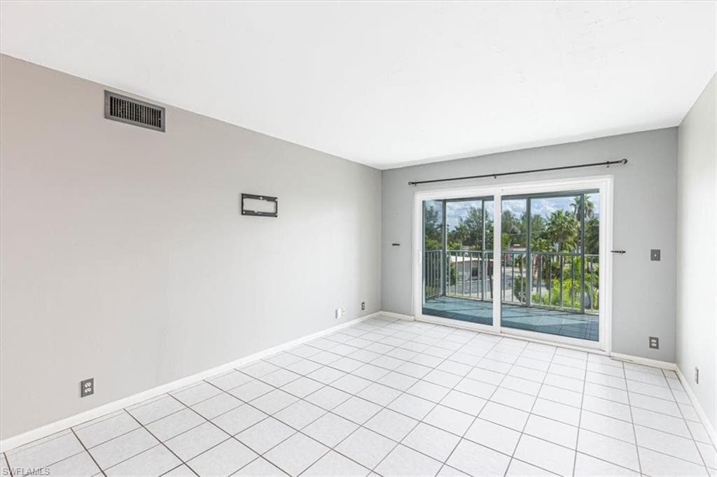 2885 Palm Beach BLVD # 307, FORT MYERS FL 33916-6