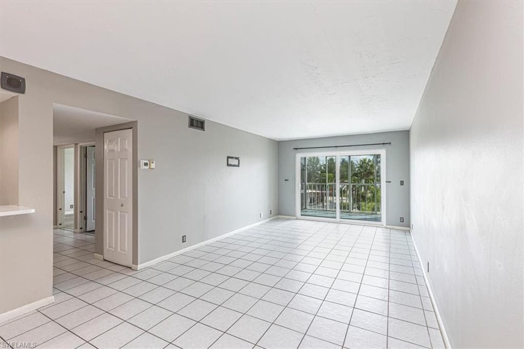 2885 Palm Beach BLVD # 307, FORT MYERS FL 33916-2