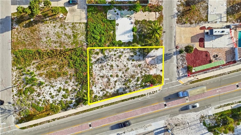 101 Hibiscus DR, FORT MYERS BEACH FL 33931-3