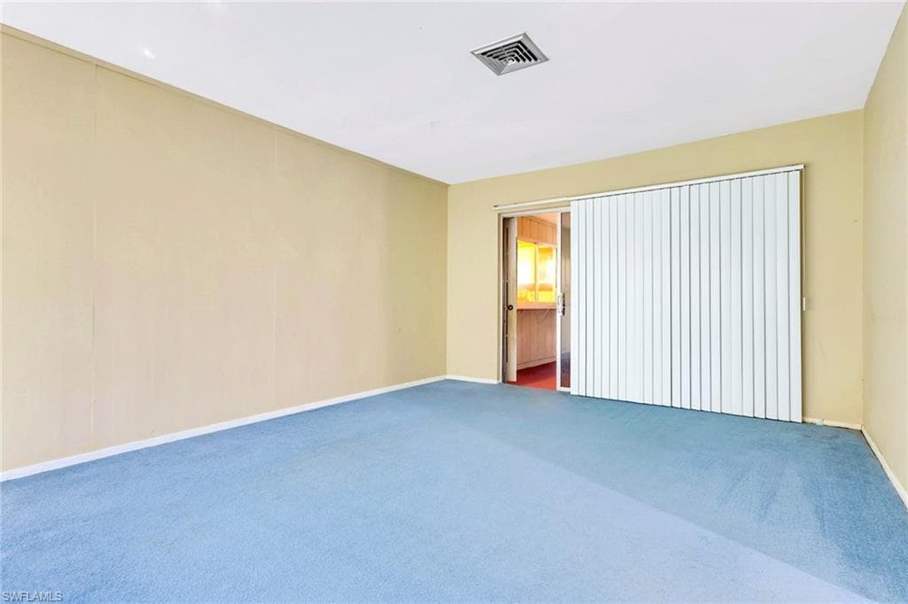 204 Lake AVE, LEHIGH ACRES FL 33936-5