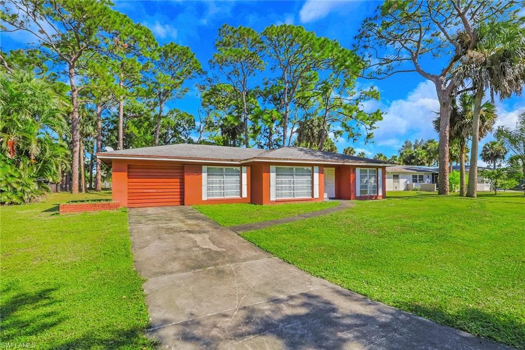 204 Lake AVE, LEHIGH ACRES FL 33936-19