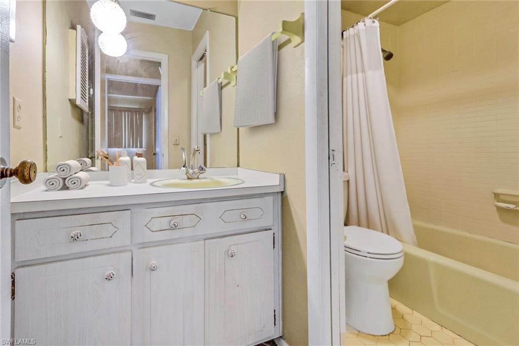 204 Lake AVE, LEHIGH ACRES FL 33936-39