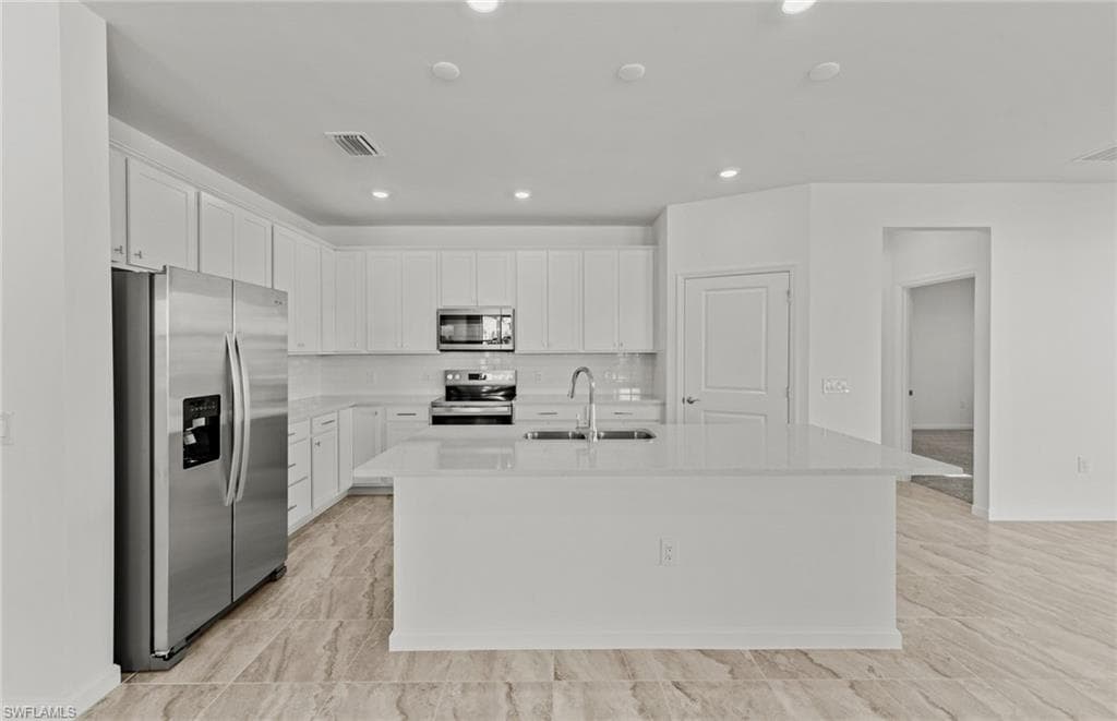 3922 E Hampton CIR, ALVA FL 33920-4