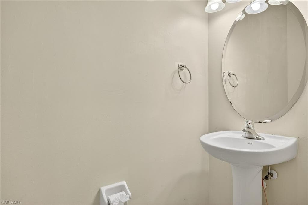 7666 Bristol CIR, NAPLES FL 34120-15