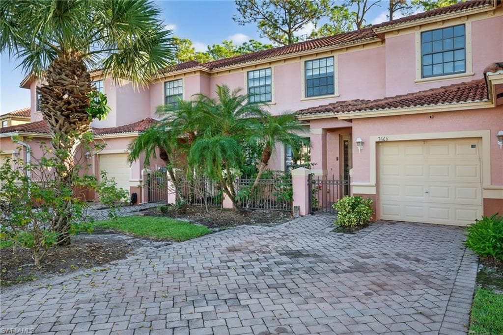 7666 Bristol CIR, NAPLES FL 34120-17