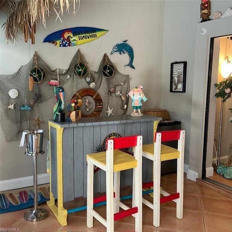 882 Bluebird ST, NAPLES FL 34104-8