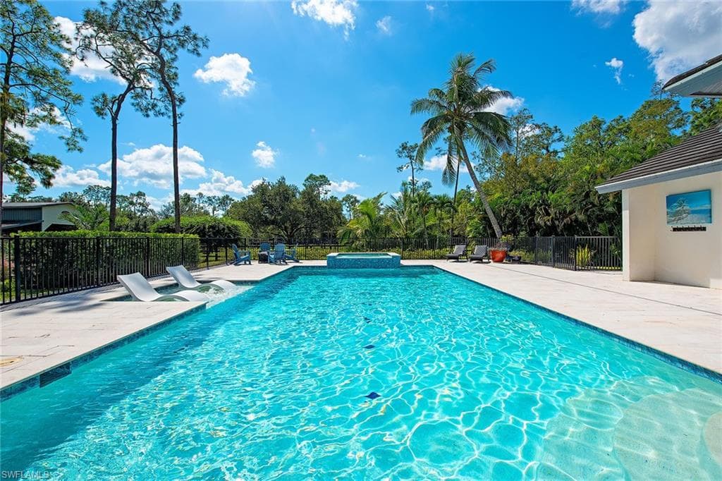 6920 Daniels RD, NAPLES FL 34109-2