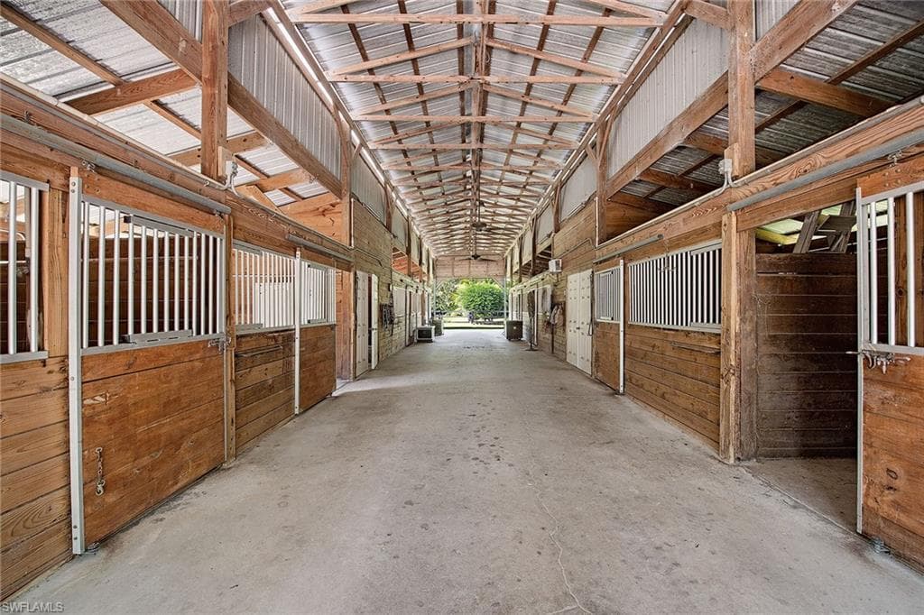 6920 Daniels RD, NAPLES FL 34109-19