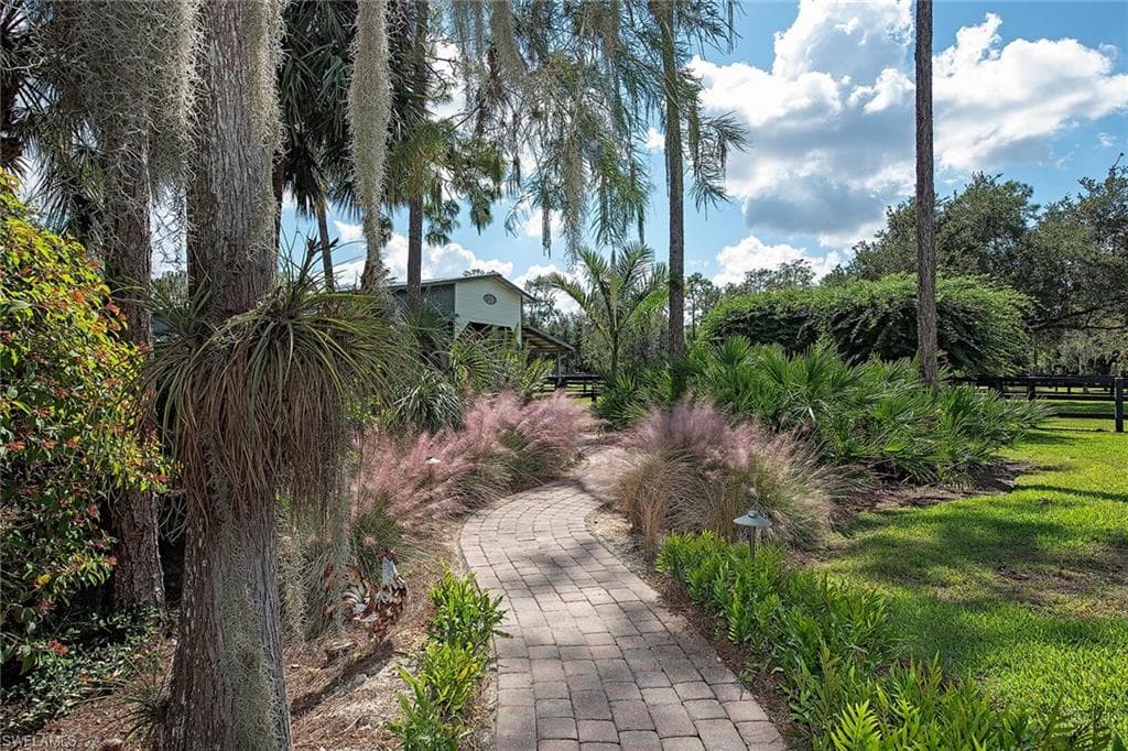 6920 Daniels RD, NAPLES FL 34109-18