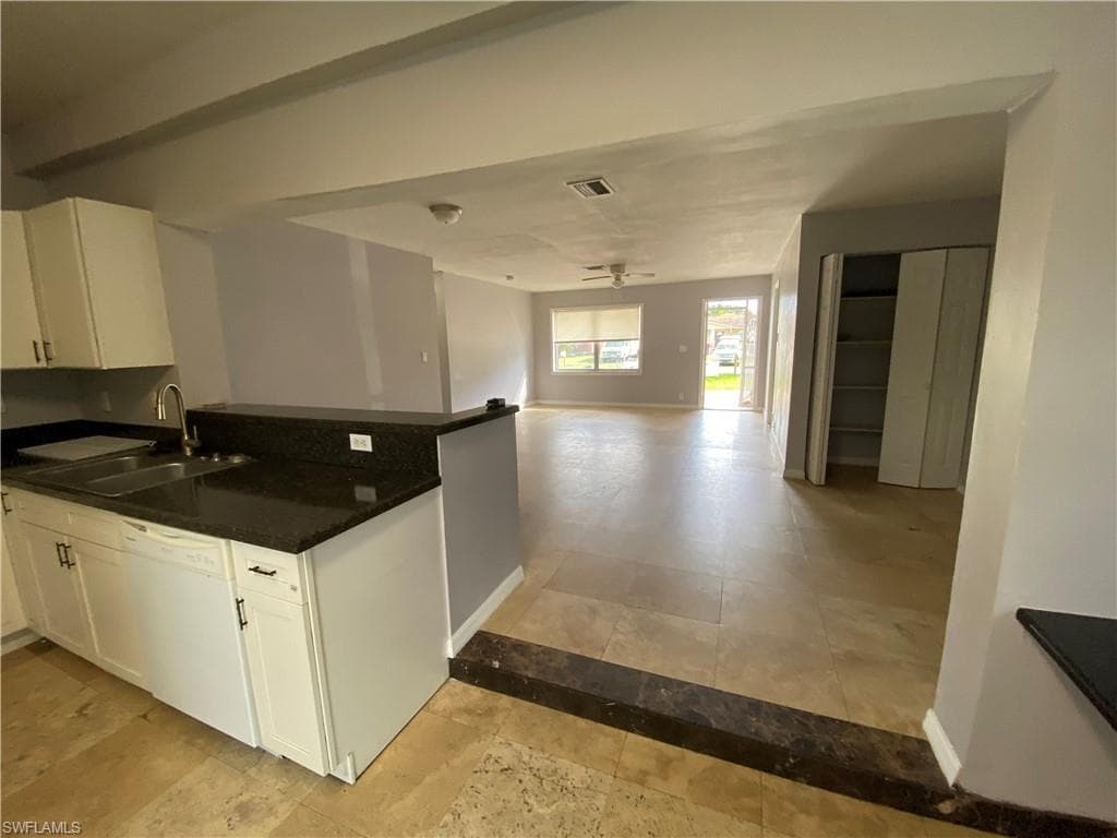 930 Jasmine ST, NORTH FORT MYERS FL 33903-3