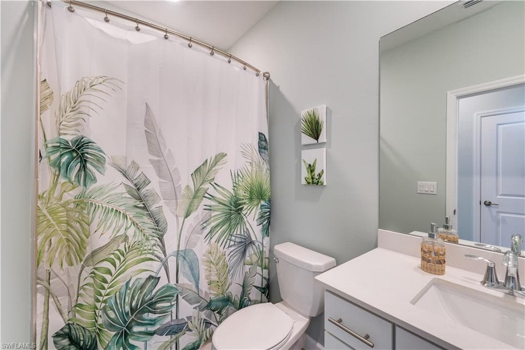 18546 Ives DR, ESTERO FL 33928-21