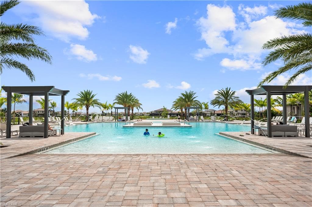 18546 Ives DR, ESTERO FL 33928-32